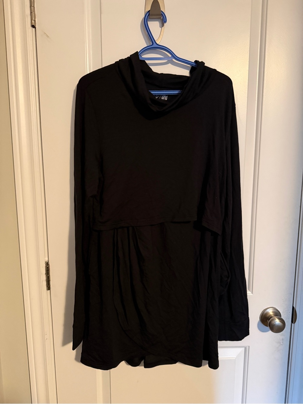 Latched Mama Women’s Breastfeeding Black Long Sleeve Tunic Nursing